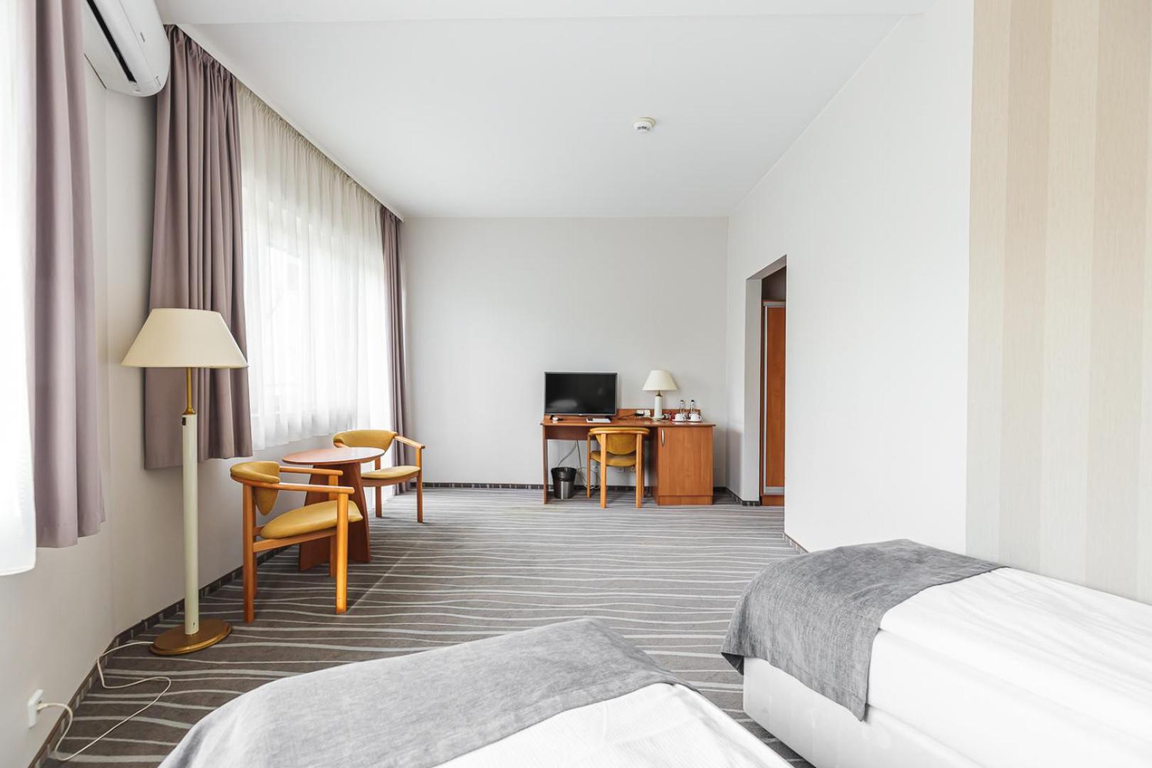 Hotel Akwawit Leszno  Ngoại thất bức ảnh